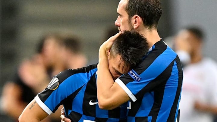 Godin y Lautaro Martínez tras la derrota ante Sevilla