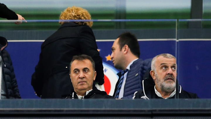 Fikret Orman, Ahmet Ürkmezgil ile beraber Slovan Bratislava maçını takip ediyor. Fikret Orman, Ahmet Ürkmezgil ile beraber Slovan Bratislava maçını takip ediyor.