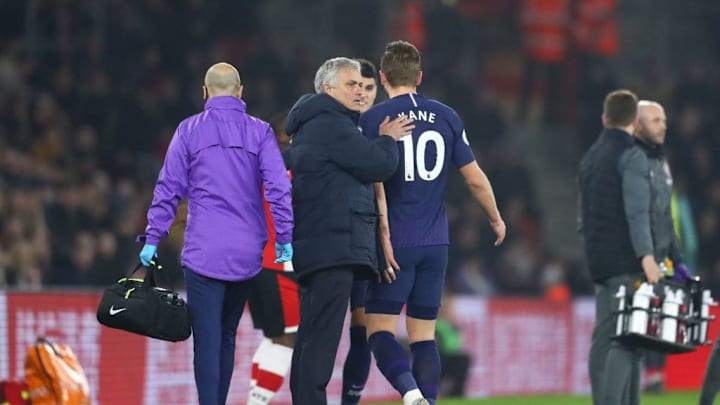Jose Mourinho (kiri) dan Harry Kane (kanan) / Tottenham Hotspur