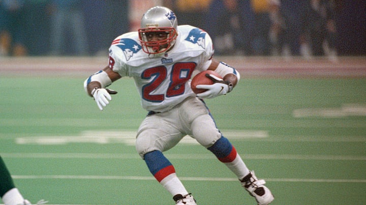 The Patriots allowed Curtis Martin to sign with the rival Jets as an restricted free agent.