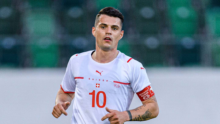 Granit Xhaka con la maglia della Svizzera Granit Xhaka con la maglia della Svizzera