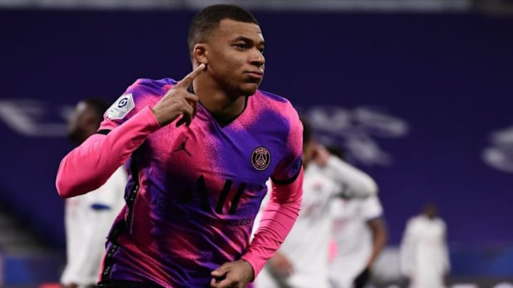 TOPSHOT-FBL-FRA-LIGUE1-LYON-PSG