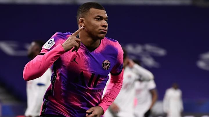 TOPSHOT-FBL-FRA-LIGUE1-LYON-PSG