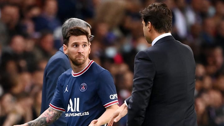 TOPSHOT-FBL-FRA-LIGUE1-PSG-LYON - La cara de Messi cuando Pochettino lo sacó. TOPSHOT-FBL-FRA-LIGUE1-PSG-LYON - La cara de Messi cuando Pochettino lo sacó.