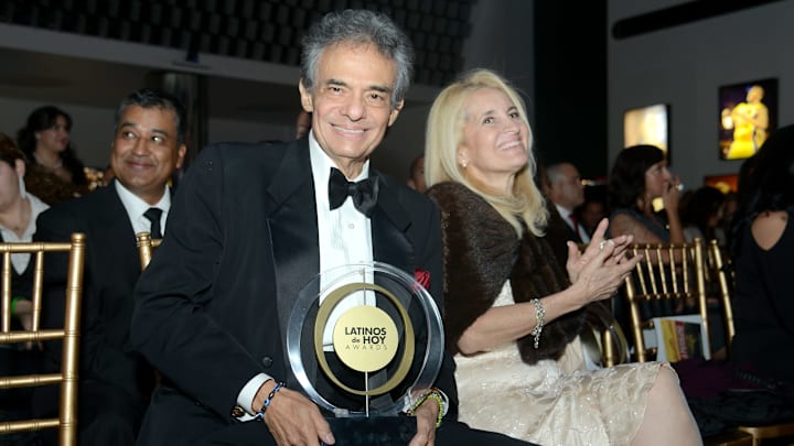 Debido a que "Las Saras" no lo dejaron salir de EEUU, José José no pudo modificar su testamento