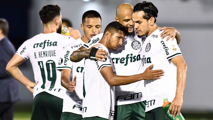 Palmeiras tenta resolver pendências com jogadores para definir escalação de clássico contra o Corinthians
