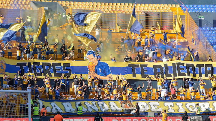 Aficionados de Tigres UANL en el recibimiento de Florian Thauvin. Aficionados de Tigres UANL en el recibimiento de Florian Thauvin.