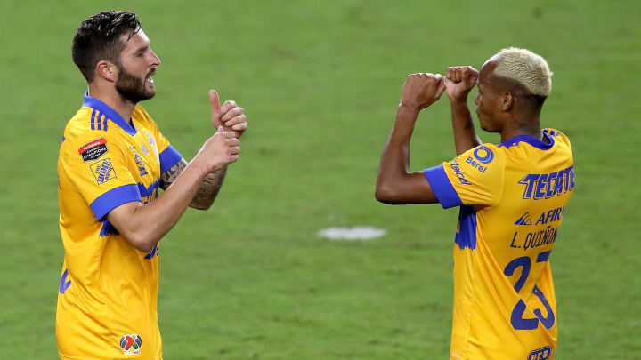 Gignac y Quiñones celebrando una de las anotaciones. Gignac y Quiñones celebrando una de las anotaciones.