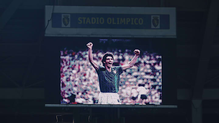 Uno dei tributi a Paolo Rossi