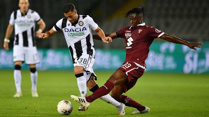 Mandragora contro Meité in un Torino-Udinese