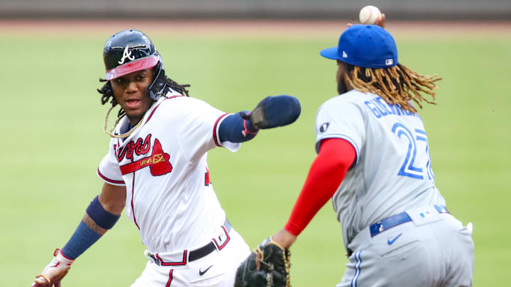 Ronald Acuña Jr. y Vladimir Guerrero Jr. están en guerra por el reinado de jonrones