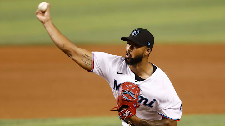 Sandy Alcántara hace méritos para recibir un gran contrato con los Marlins
