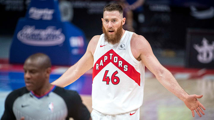 Aron Baynes salió de los Raptors luego de una temporada 