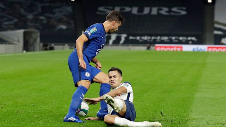 Cesar Azpilicueta di pertandingan kontra Spurs