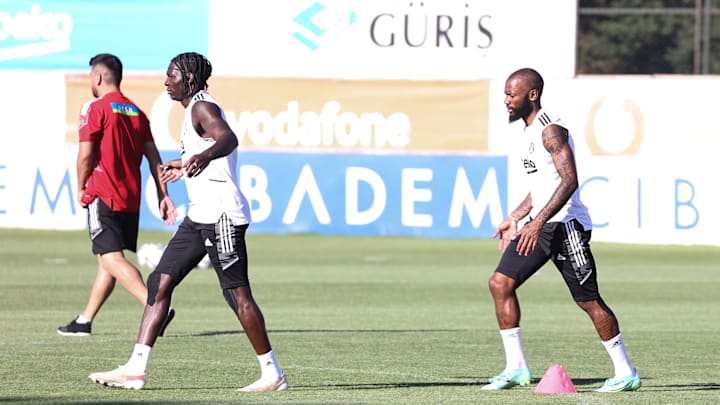 Fabrice N'Sakala çalışıyor. Fabrice N'Sakala çalışıyor.