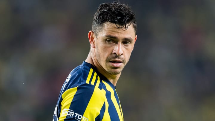 Meia rompeu contrato com o Basaksehir, da Turquia Meia rompeu contrato com o Basaksehir, da Turquia