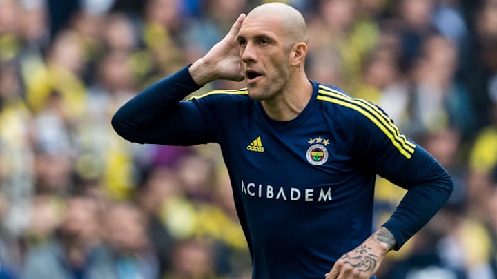 Fernando tribünlere gidiyor. Fernando tribünlere gidiyor.