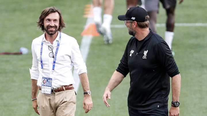 Andrea Pirlo, yang baru saja terpilih sebagai pelatih baru Juventus, berbincang dengan Jurgen Klopp Andrea Pirlo, yang baru saja terpilih sebagai pelatih baru Juventus, berbincang dengan Jurgen Klopp
