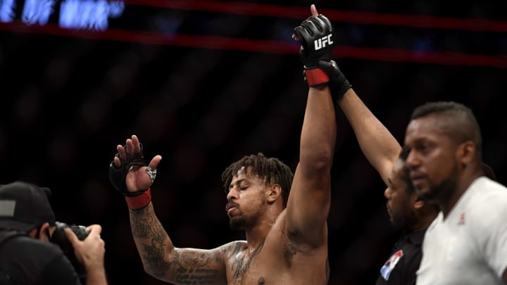 Greg Hardy le quitó el invicto de peso pesado a Yorgan de Castro este sábado en UFC 249