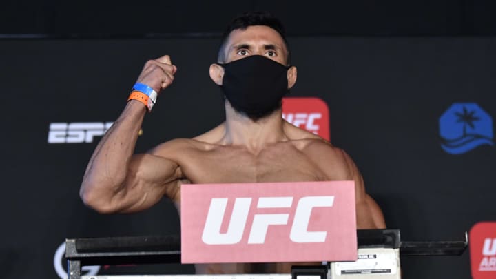 Douglas Silva de Andrade vs Gaetano Pirrello UFC Vegas 38 bantamweight bout odds, prediction, fight info, stats, stream and betting insights. Douglas Silva de Andrade vs Gaetano Pirrello UFC Vegas 38 bantamweight bout odds, prediction, fight info, stats, stream and betting insights.