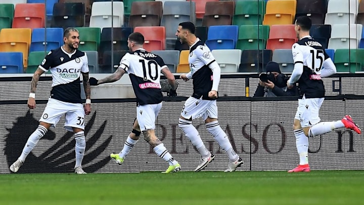 L'esultanza dei giocatori di Gotti dopo il momentaneo 1-0 realizzato da Pereyra