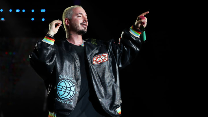 J Balvin rindió homenaje en el escenario a Saúl "Canelo" Álvarez J Balvin rindió homenaje en el escenario a Saúl "Canelo" Álvarez