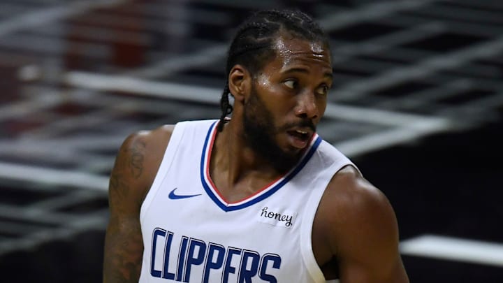 La NBA está investigando acusaciones sobre la firma de Kawhi Leonard con los Clippers