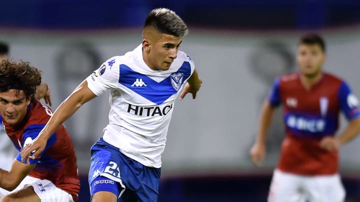 Thiago Almada évolue au Velez Sarsfield. Thiago Almada évolue au Velez Sarsfield.