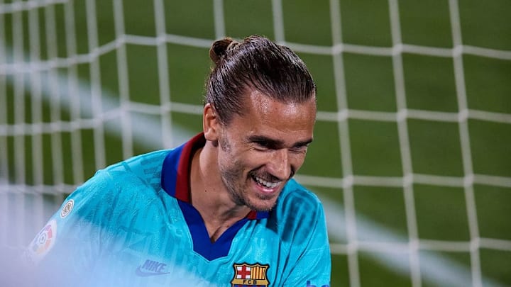 Griezmann debe ganarse a Koeman, Messi y la afición