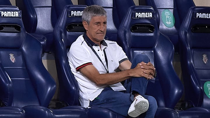 Quique Setien is under pressure.