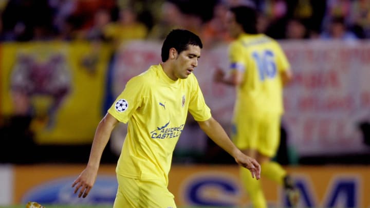Riquelme falló un penalti decisivo contra el Arsenal