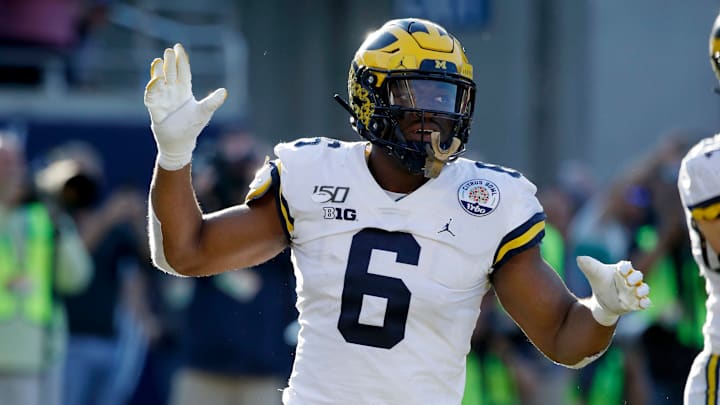Josh Uche es nuevo jugador de los Patriots