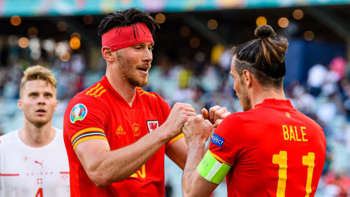 Kieffer Moore, Gareth Bale