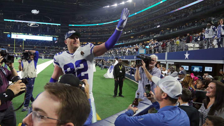 Jason Witten waves to his adoring fans after the Cowboys miss the playoffs again.