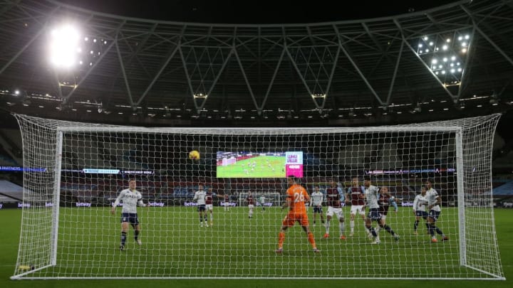 Bowen drifts in from the West Ham right to nod home the winner