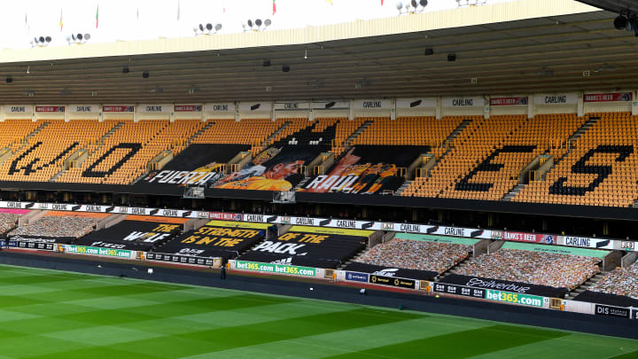Los aficionados del Wolverhampton Wanderers realizaron un mosaico en honor a Raúl Jiménez tras su lesión