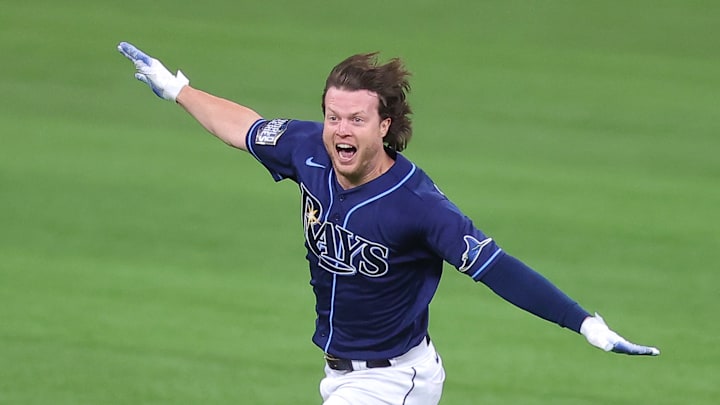 El hit que bateó Brett Phillips ayudó a los Rays a dejar en el terreno a los Dodgers en el cuarto juego