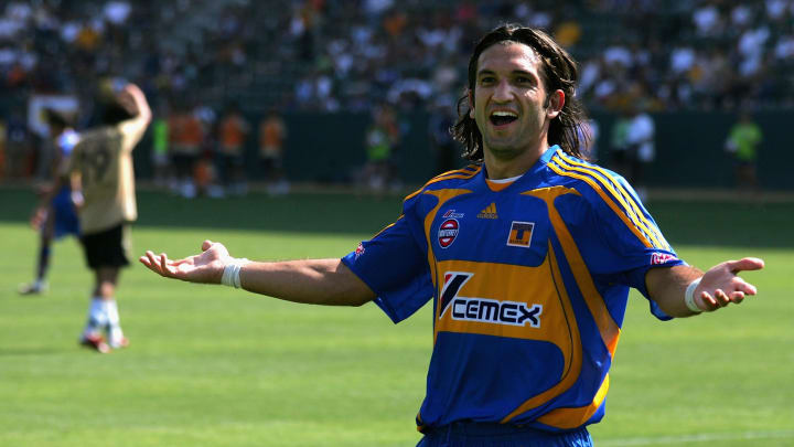 Francisco Fonseca celebra un gol con los Tigres UANL.