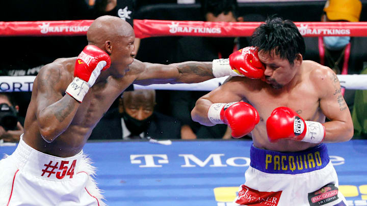 Manny Pacquiao fue castigado por Yordenis Ugás