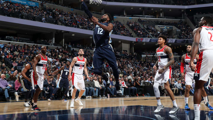 MEMPHIS, TN – JANUARY 5: Tyreke Evans #12 of the Memphis Grizzlies goes to the basket against the Washington Wizards on January 5, 2018 at FedExForum in Memphis, Tennessee. NOTE TO USER: User expressly acknowledges and agrees that, by downloading and or using this photograph, User is consenting to the terms and conditions of the Getty Images License Agreement. Mandatory Copyright Notice: Copyright 2018 NBAE (Photo by Joe Murphy/NBAE via Getty Images)
