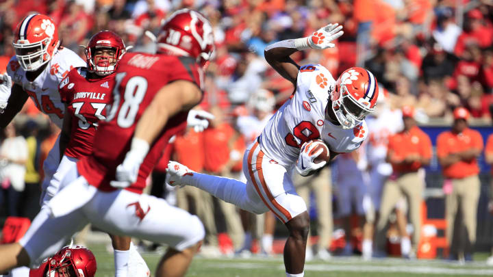 LOUISVILLE, KENTUCKY – OCTOBER 19: Travis Etienne #9 of the Clemson Tigers runs for a touchdown against the Louisville Cardinals at Cardinal Stadium on October 19, 2019 in Louisville, Kentucky. (Photo by Andy Lyons/Getty Images)