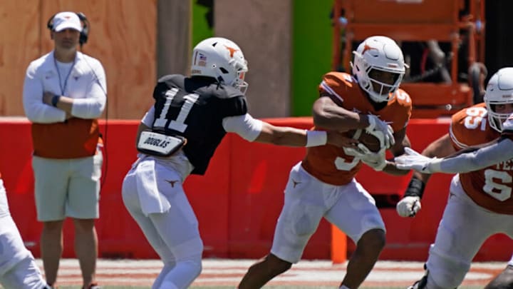 Bijan Robinson, Casey Thompson, Texas Football Mandatory Credit: Scott Wachter-USA TODAY Sports