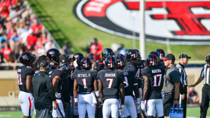 LUBBOCK, TX – OCTOBER 10: The Texas Tech Red Raider defense huddles around defensive coordinator David Gibbs during the fourth quarter against the Iowa State Cyclones on October 10, 2015 at Jones AT