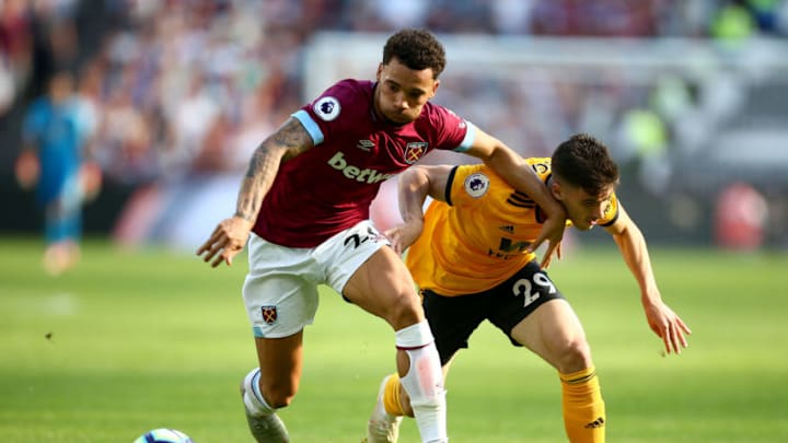 LONDON, ENGLAND - SEPTEMBER 01: Ryan Fredericks of West Ham United is challenged by Ruben Vinagre of Wolverhampton Wanderers during the Premier League match between West Ham United and Wolverhampton Wanderers at London Stadium on September 1, 2018 in London, United Kingdom. (Photo by Jordan Mansfield/Getty Images)