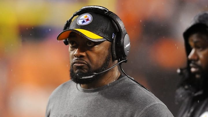 Jan 9, 2016; Cincinnati, OH, USA; Pittsburgh Steelers head coach Mike Tomlin looks on during the fourth quarter against the Cincinnati Bengals in the AFC Wild Card playoff football game at Paul Brown Stadium. Mandatory Credit: Christopher Hanewinckel-USA TODAY Sports