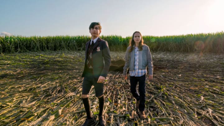 THE UMBRELLA ACADEMY (L to R) AIDAN GALLAGHER as NUMBER FIVE and ELLEN PAGE as VANYA HARGREEVES in episode 203 of THE UMBRELLA ACADEMY Cr. CHRISTOS KALOHORIDIS/NETFLIX © 2020