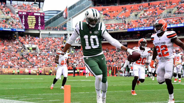 CLEVELAND, OH - OCTOBER 08: Jermaine Kearse #10 of the New York Jets runs the ball in for a touchdown in the fourth quarter against the Cleveland Browns at FirstEnergy Stadium on October 8, 2017 in Cleveland, Ohio. (Photo by Jason Miller/Getty Images) CLEVELAND, OH - OCTOBER 08: Jermaine Kearse #10 of the New York Jets runs the ball in for a touchdown in the fourth quarter against the Cleveland Browns at FirstEnergy Stadium on October 8, 2017 in Cleveland, Ohio. (Photo by Jason Miller/Getty Images)