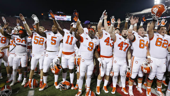LOUISVILLE, KY – SEPTEMBER 16: Clemson Tigers players celebrate after the game against the Louisville Cardinals at Papa John’s Cardinal Stadium on September 16, 2017 in Louisville, Kentucky. Clemson won 47-21. (Photo by Joe Robbins/Getty Images)