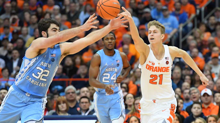 SYRACUSE, NY - FEBRUARY 21: Luke Maye #32 of the North Carolina Tar Heels and Marek Dolezaj #21 of the Syracuse Orange battle for a loose ball during the first half at the Carrier Dome on February 21, 2018 in Syracuse, New York. (Photo by Rich Barnes/Getty Images)
