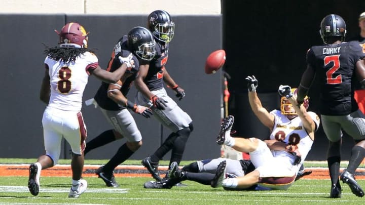 Sep 10, 2016; Stillwater, OK, USA; Central Michigan Chippewas wide receiver Jesse Kroll (88) passes the ball to Central Michigan Chippewas wide receiver Corey Willis (8) during the fourth quarter at Boone Pickens Stadium. Central Michigan won 30-27. Mandatory Credit: Alonzo Adams-USA TODAY Sports